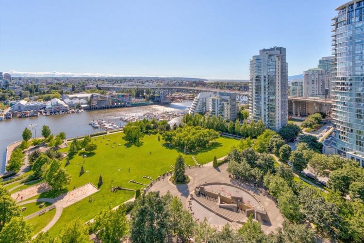 View of False Creek in Yaletown (From 455 BEACH CRESCENT)