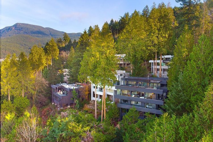 Detached houses movement in West Vancouver