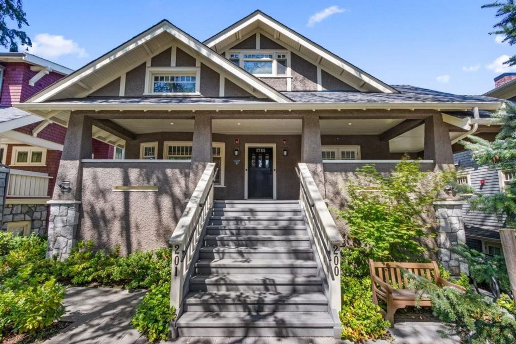 Front view of property showing covered porch.